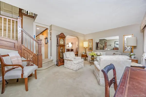 65-30 78th ST, Middle Village, NY 11379