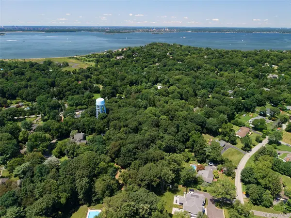 20 Tibbits LN, Sands Point, NY 11050