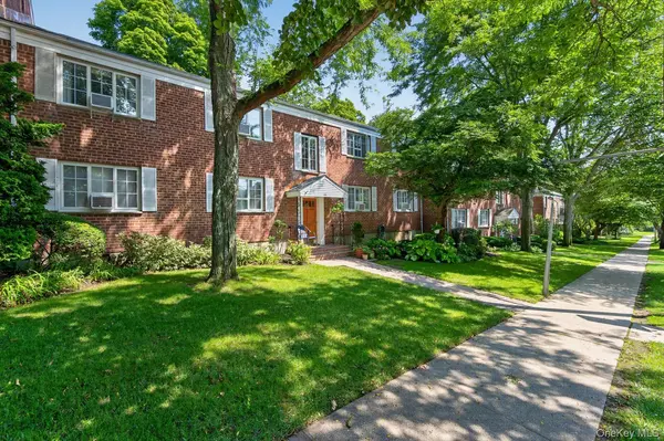 35 Nathan Hale DR #25B, Huntington, NY 11743