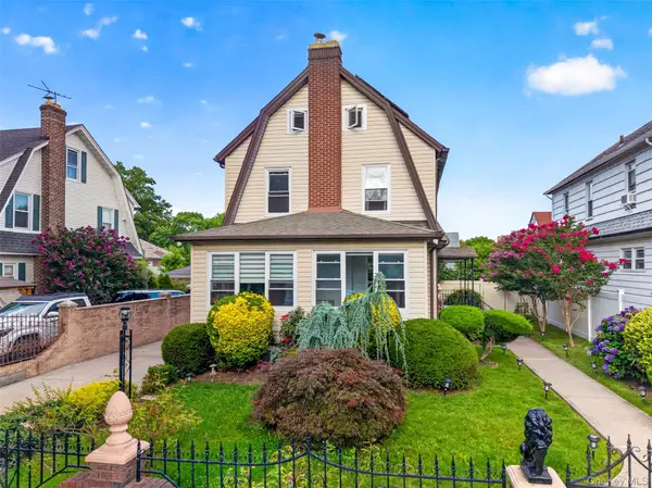 3569 161st ST, Flushing, NY 11358