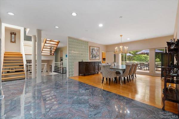 24 Emerson RD, Brookville, NY 11545