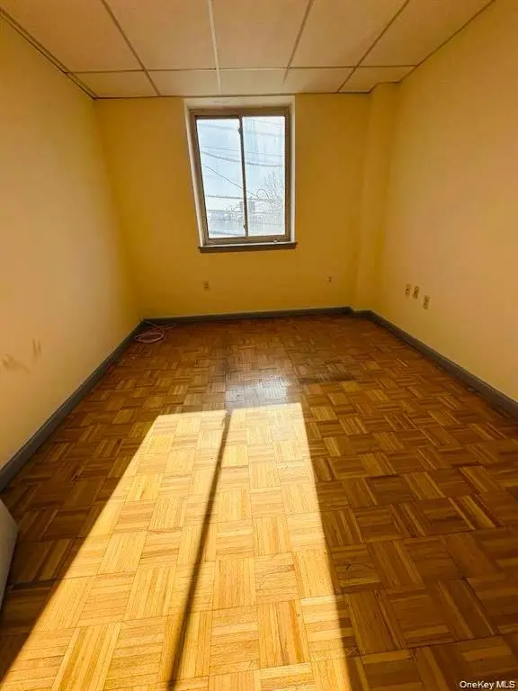 3800 E Tremont AVE, Bronx, NY 10465
