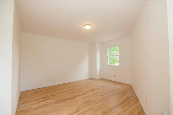 1340 Siegfried PL, Bronx, NY 10465