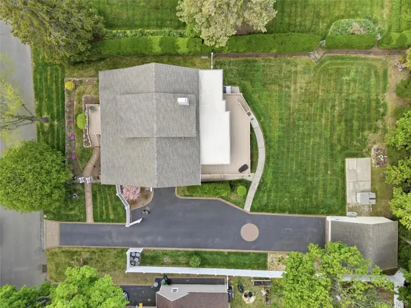 414 Potter BLVD, Brightwaters, NY 11718