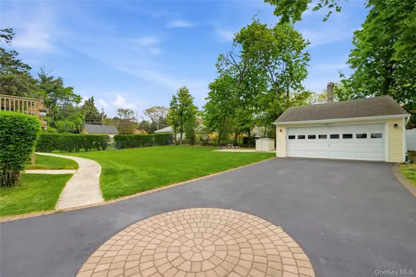 414 Potter BLVD, Brightwaters, NY 11718