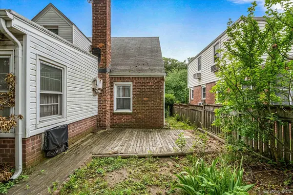 80-59 208th ST, Hollis Hills, NY 11427