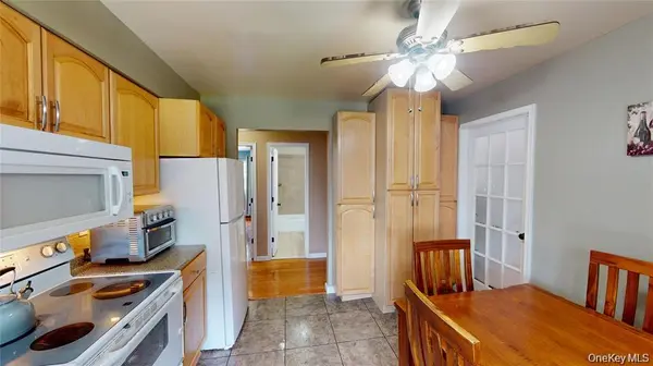 136 Sierra Vista LN, Valley Cottage, NY 10989