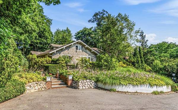 18 Crescent RD, Great Neck, NY 11021