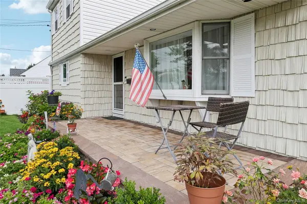 2327 Penatiquit AVE, Seaford, NY 11783
