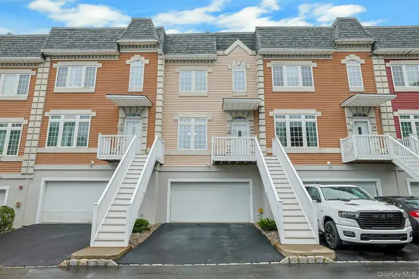 60 Alexander CT, Nanuet, NY 10954
