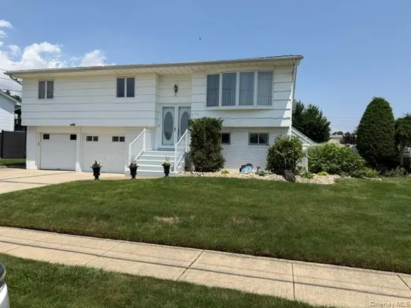 276 N Lewis AVE, Lindenhurst, NY 11757