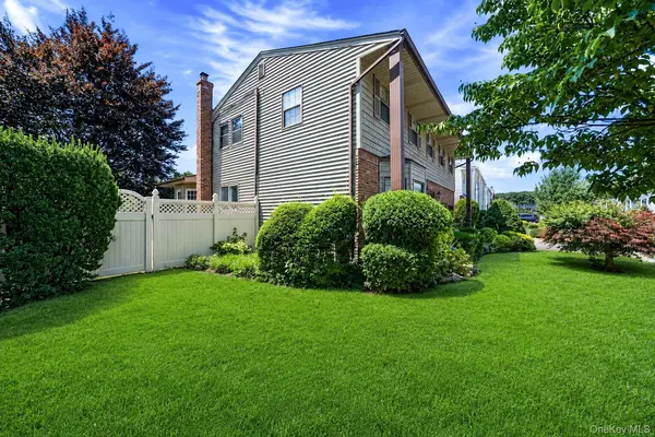 211 Meredith LN, West Hempstead, NY 11552