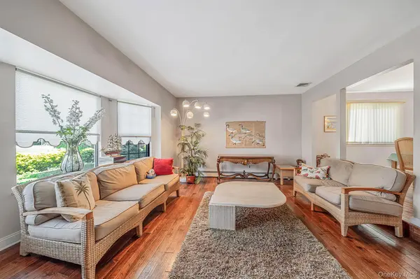 211 Meredith LN, West Hempstead, NY 11552