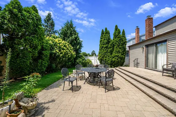 211 Meredith LN, West Hempstead, NY 11552