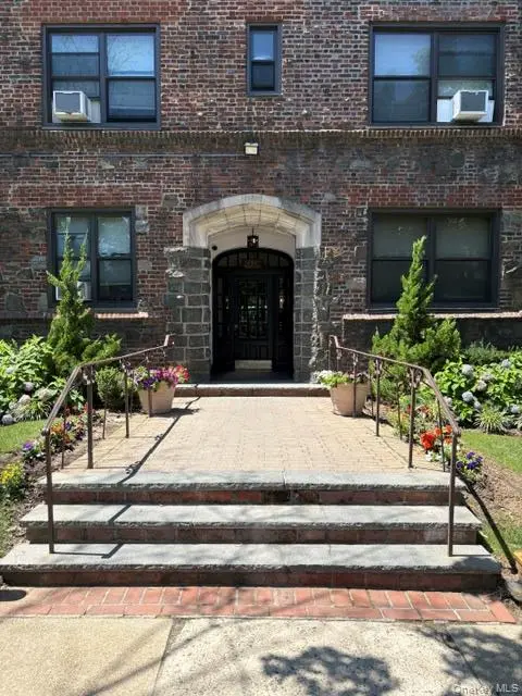 141 Woodmere BLVD #4B, Woodmere, NY 11598