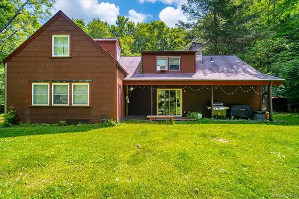 10-12 Woodlea RD, Salt Point, NY 12578