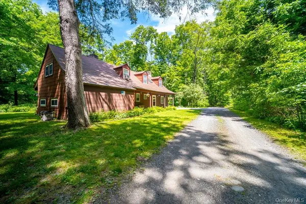 10-12 Woodlea RD, Salt Point, NY 12578