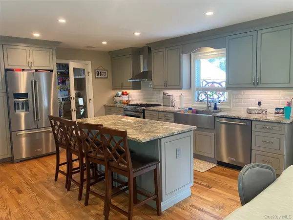 4 Harrison AVE, East Setauket, NY 11733