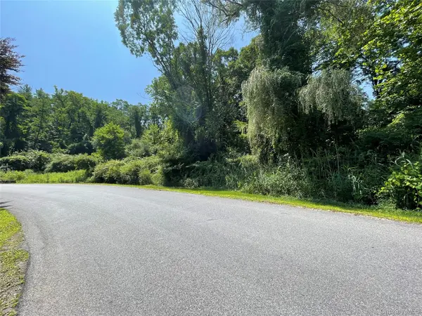 14 Akindale RD, Pawling, NY 12564