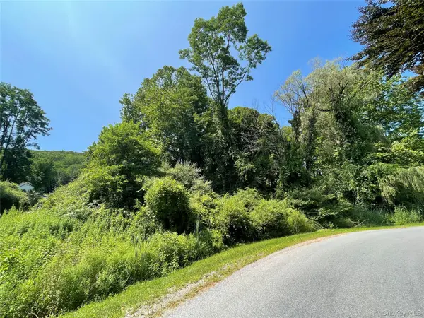 14 Akindale RD, Pawling, NY 12564