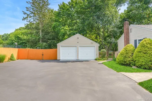 6 Hines RD, Middle Island, NY 11953