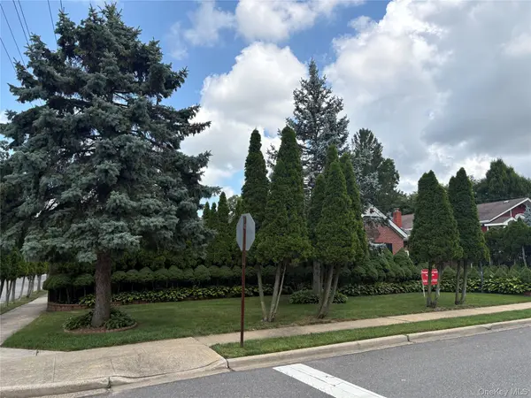 11 New York AVE, Massapequa, NY 11758