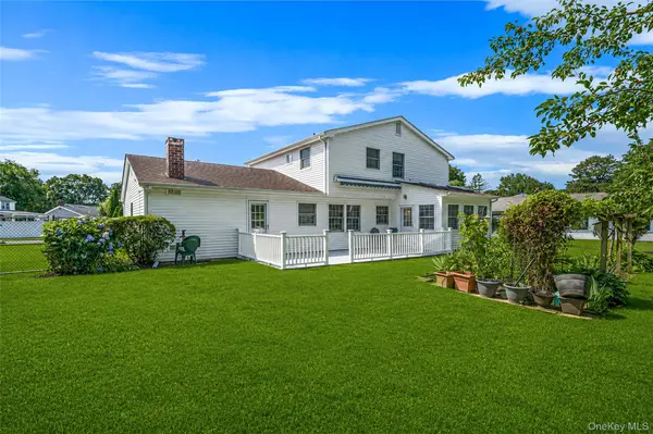 35 Royalston LN, Centereach, NY 11720