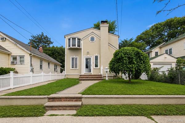 77 Driving Park AVE, Lynbrook, NY 11563