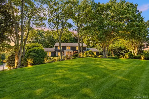 1 Winston CT, Dix Hills, NY 11746