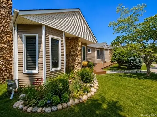 639 Elmwood RD, West Babylon, NY 11704