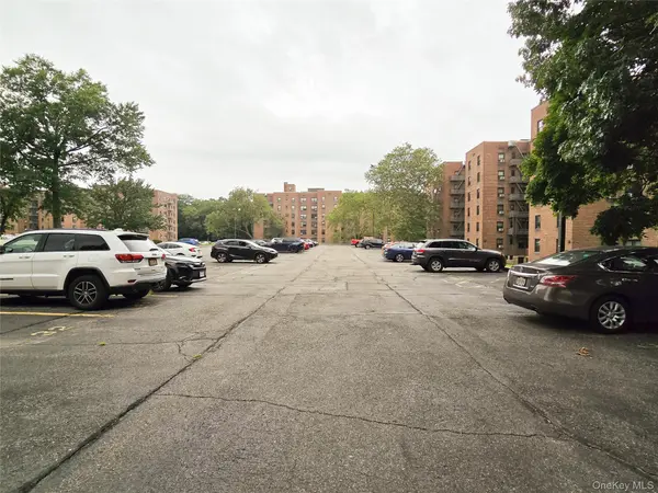 211-10 73rd AVE #3D, Bayside, NY 11364