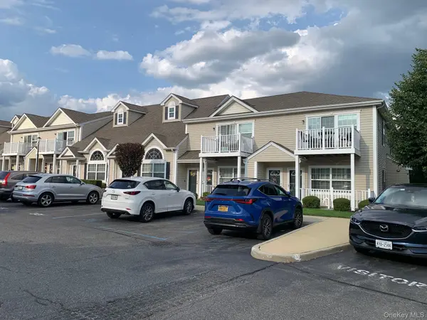 301 Willow LN, Valley Stream, NY 11580