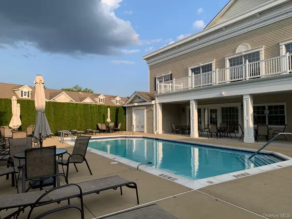 301 Willow LN, Valley Stream, NY 11580