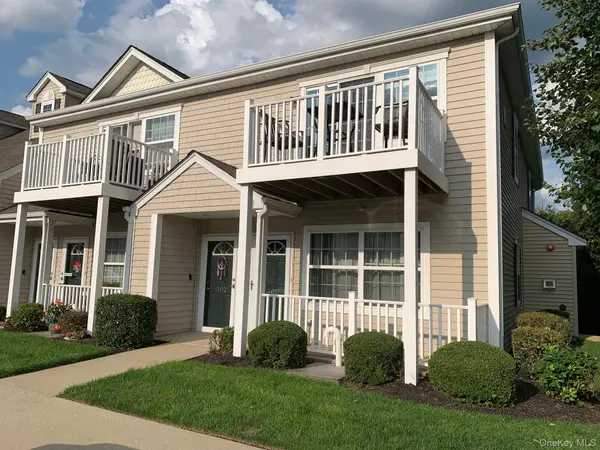 301 Willow LN, Valley Stream, NY 11580