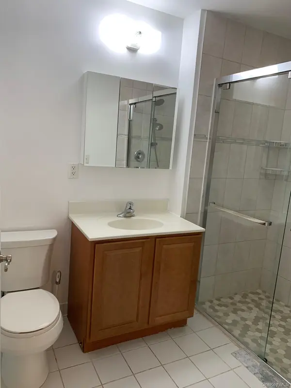 301 Willow LN, Valley Stream, NY 11580