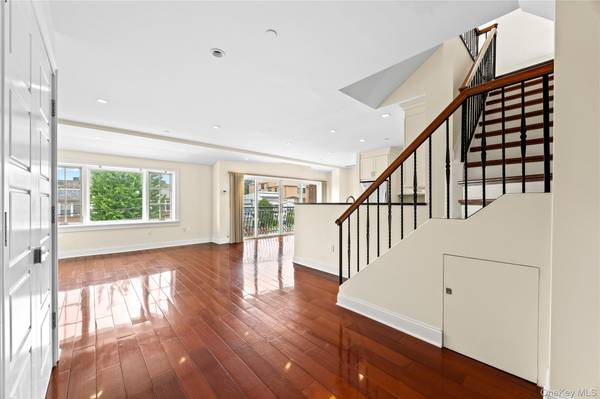 185 Battery AVE #2A, Brooklyn, NY 11209