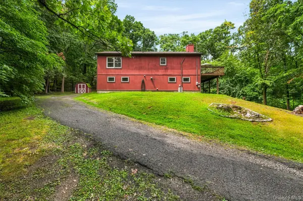 35 Moccasin View RD, Fishkill, NY 12524