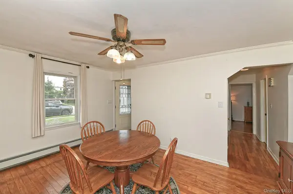 3642 Lark ST, Levittown, NY 11756
