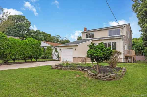 65 Westminster DR, Shirley, NY 11967