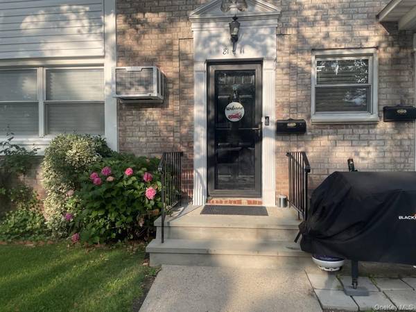 81-11 Langdale ST #216A, New Hyde Park, NY 11040