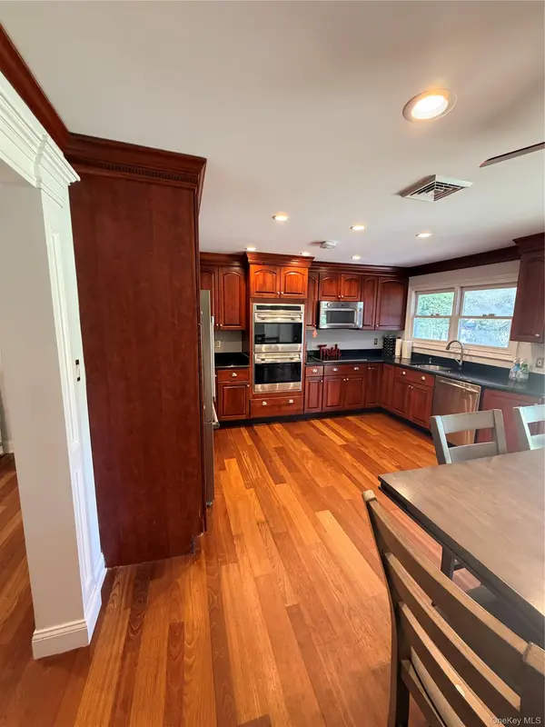364 Lockwood DR, Shirley, NY 11967