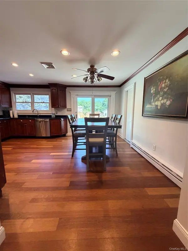 364 Lockwood DR, Shirley, NY 11967