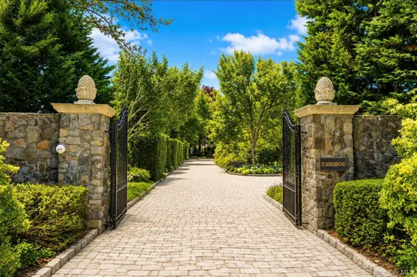 608 Shore DR, Oakdale, NY 11769