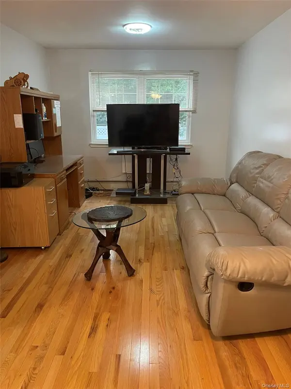 82-108 Country Pointe CIR, Queens Village, NY 11427