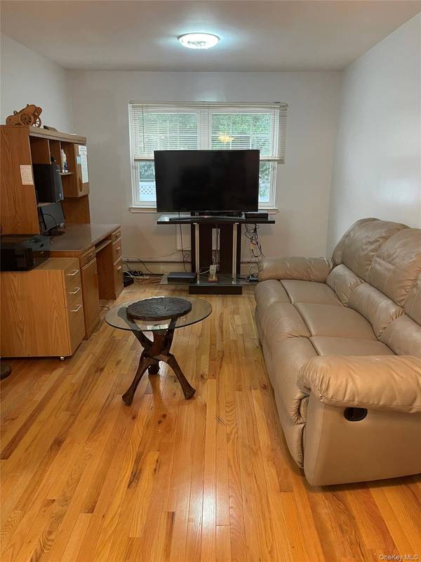 82-108 Country Pointe CIR, Queens Village, NY 11427