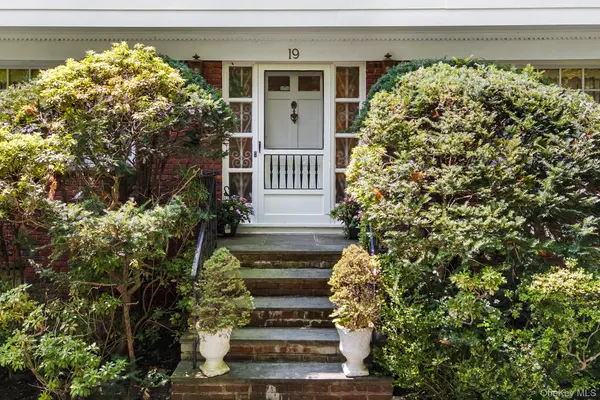 19 Carlton RD, Bronxville, NY 10708