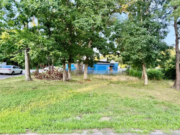 48 Cocoanut ST, Central Islip, NY 11722