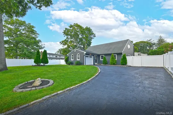 25 Rosanne CT, Nesconset, NY 11767