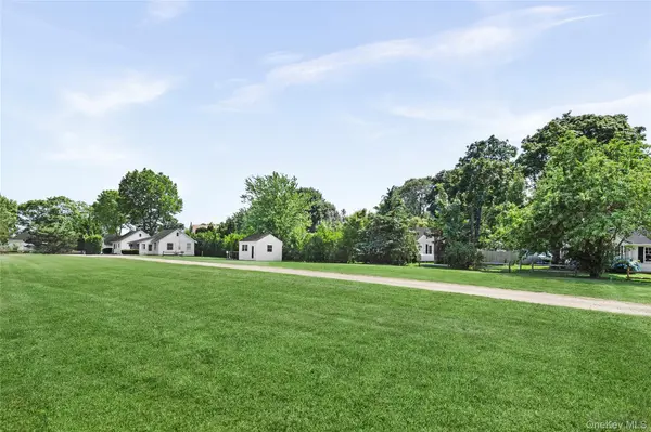 18 Smith LN, Jamesport, NY 11947
