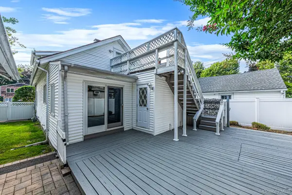 245 Greeley AVE, Sayville, NY 11782